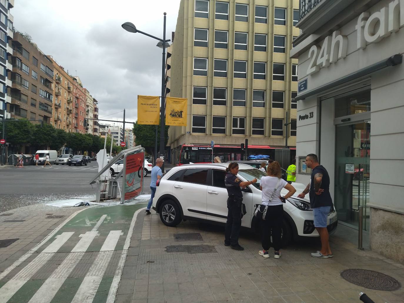 Fotos Aparatoso Accidente En La Avenida Cardenal Benlloch De Valencia